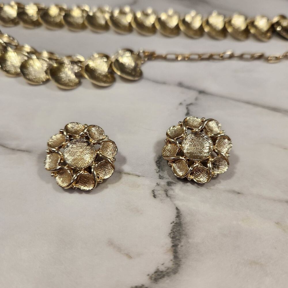 Vintage Gold Tone Necklace Clip On Earrings Set AS IS - Picture 4 of 13
